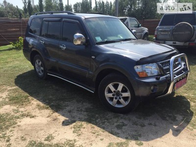 mitsubishi_pajero-wagon__134651793fx.jpg